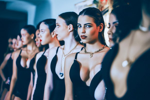 Mastering the Art of Chic Layering: Fashion Tips for UK's Ever-Changing Weather